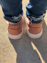 Tracer Perforated Slip On Sneaker - Mauve