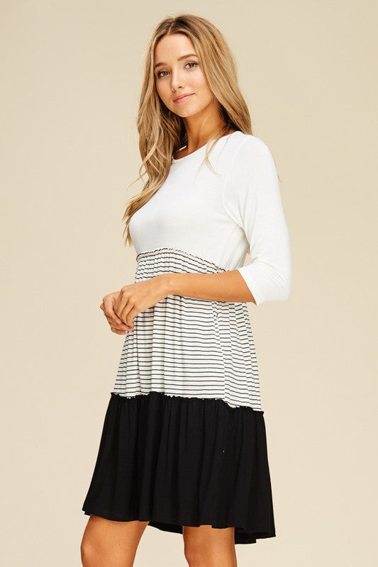 Black and White 3/4 Sleeve Pleated Dress with Pockets