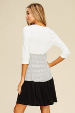 Black and White 3/4 Sleeve Pleated Dress with Pockets